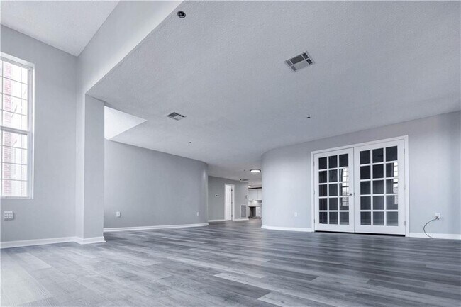 Building Photo - 2 School St