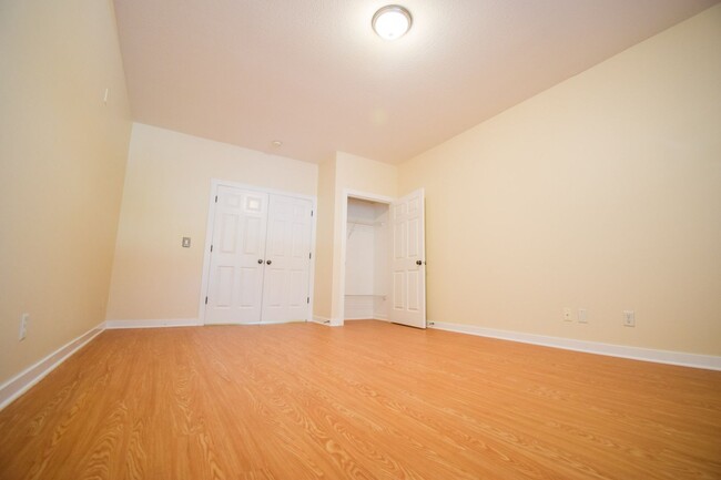 Building Photo - NEW LOWERED RENT!!!  $1,000 Move-in Specia...