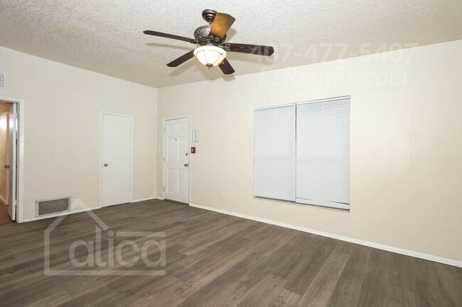 Building Photo - 6024 Oakcrest Cir