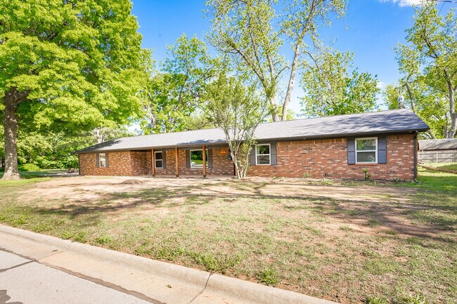 Building Photo - 11 N Pecan Dr