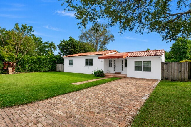 Building Photo - 5760 SW 51st St