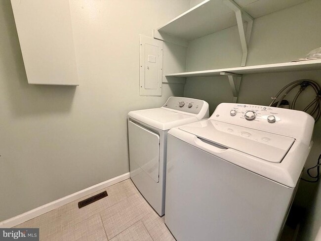 Building Photo - 33 Georgetown Rd