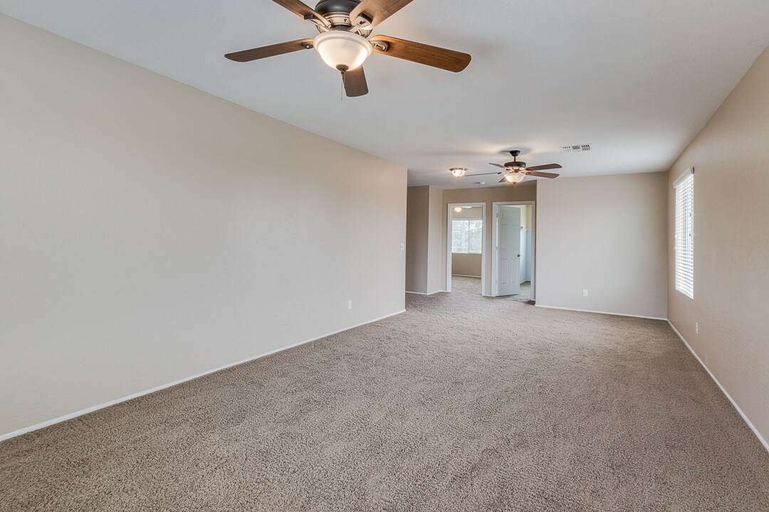 Building Photo - 1326 E Macaw Dr