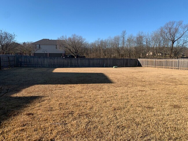 Building Photo - CARRIAGE OAKS CROSSING