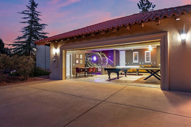 Building Photo - 36 W Dove Wing Dr