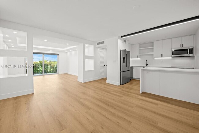 Building Photo - 8107 SW 72nd Ave