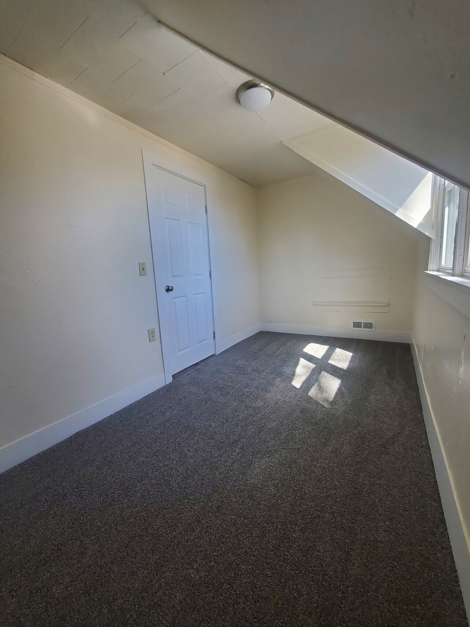 Bedroom 2 - 9 N Monroe St