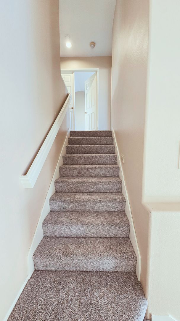 Building Photo - Charming Tustin Haven Available in October!