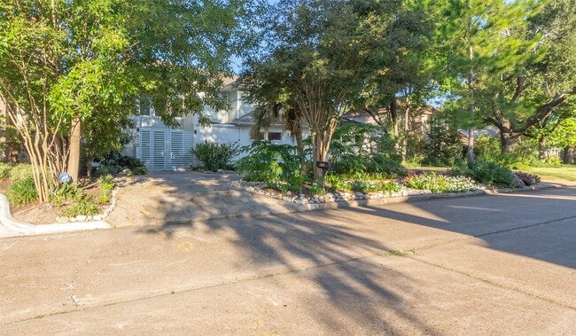 Building Photo - 810 Ivy Wall Dr