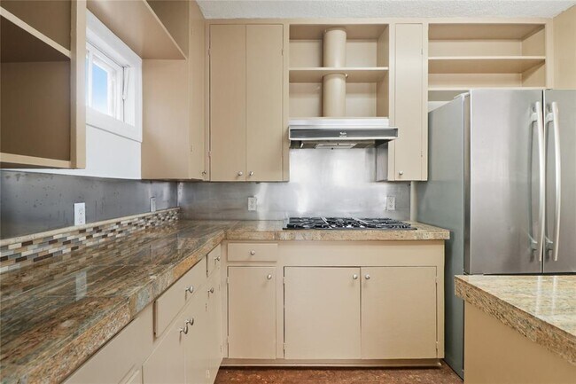 Building Photo - 2007 Montclaire St