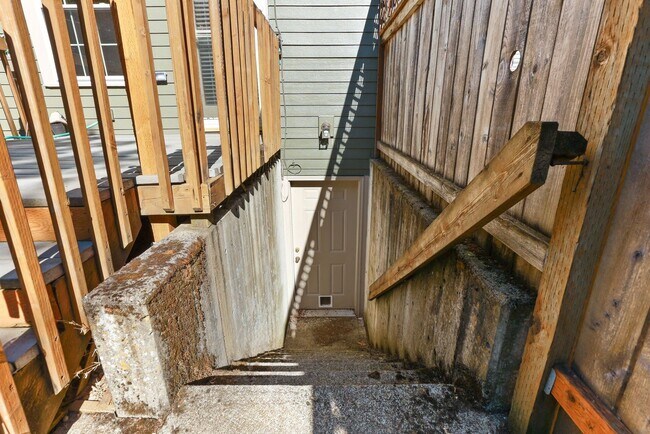 Building Photo - 6143 S Virginia Ave
