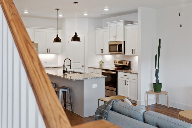 Building Photo - 2079 Orangery Dr