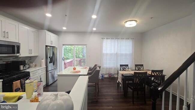 Building Photo - 10004 Tallahassee Pl