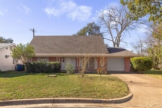 Building Photo - 2007 Burbank St