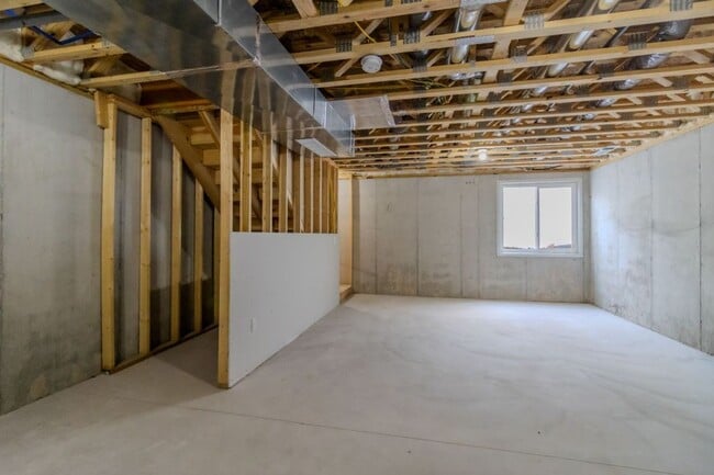 Building Photo - 1502 Simsbury St