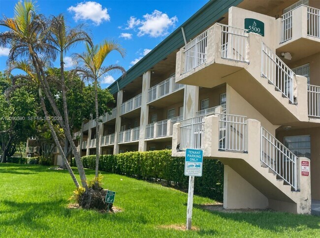 Building Photo - 5500 SW 77th Ct