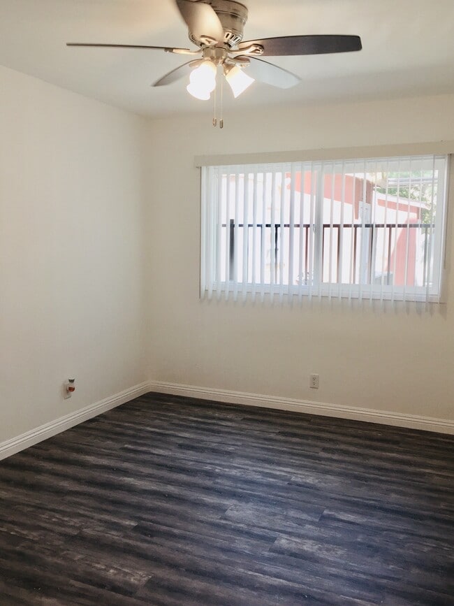 Building Photo - 1145 E 1st St