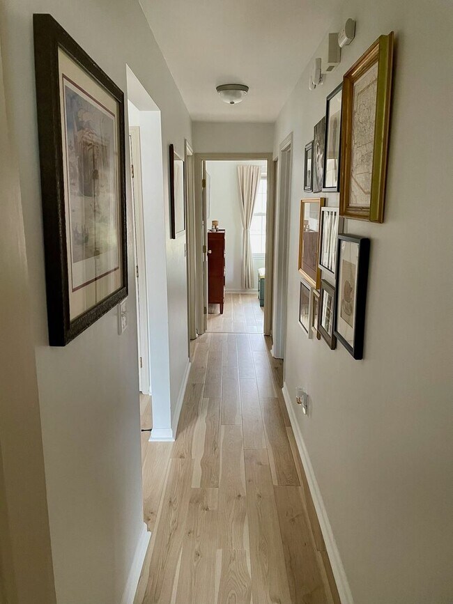 Building Photo - 5997 Vereker Dr