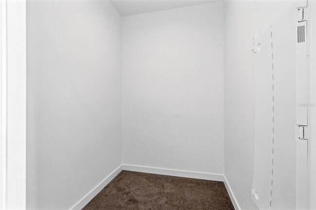 Building Photo - 400 Central Ave