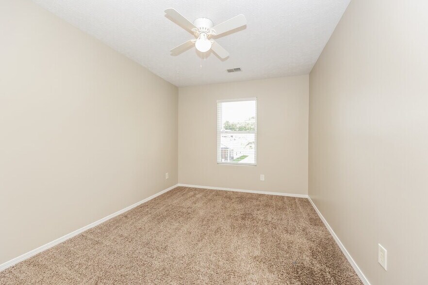 Building Photo - 2694 Sutherland Dr