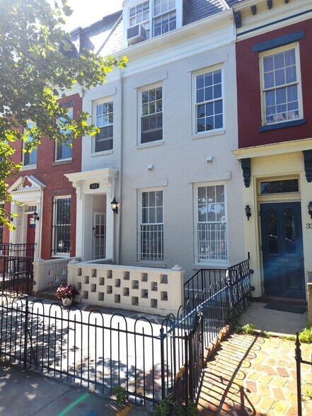 Building Photo - 333 C St SE