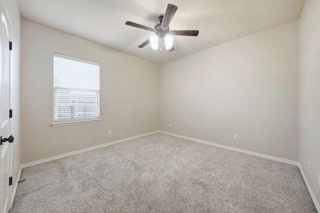 Building Photo - 312 Newcomb Ln