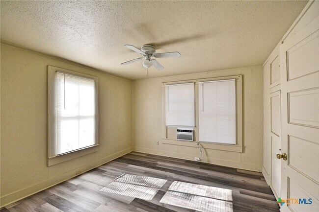 Building Photo - 875 Porter St