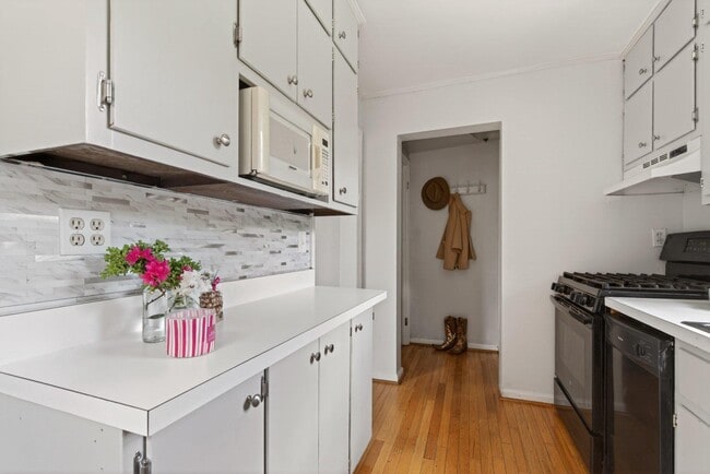 Building Photo - 624 22nd St S