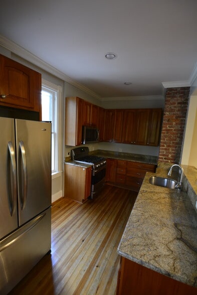 Kitchen - 7104 Maple Ave