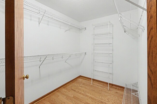 Building Photo - 612 Bos Landen Dr