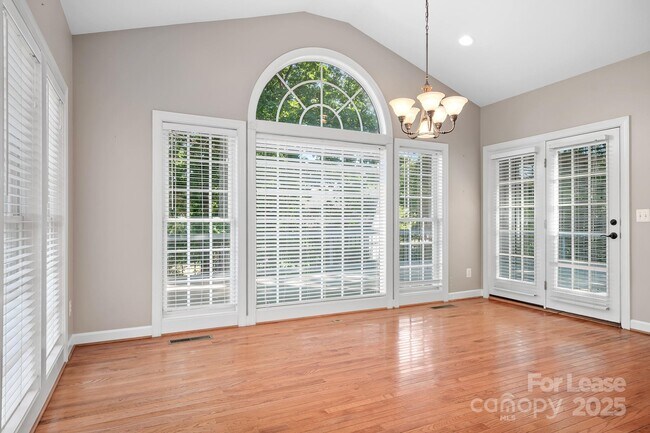Building Photo - 20428 Marblehead Ct