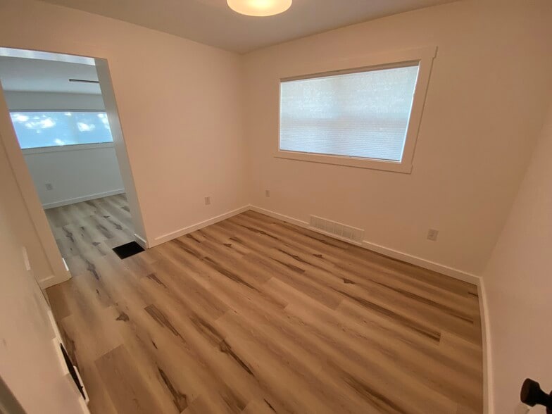 Building Photo - 1051 S 900 E
