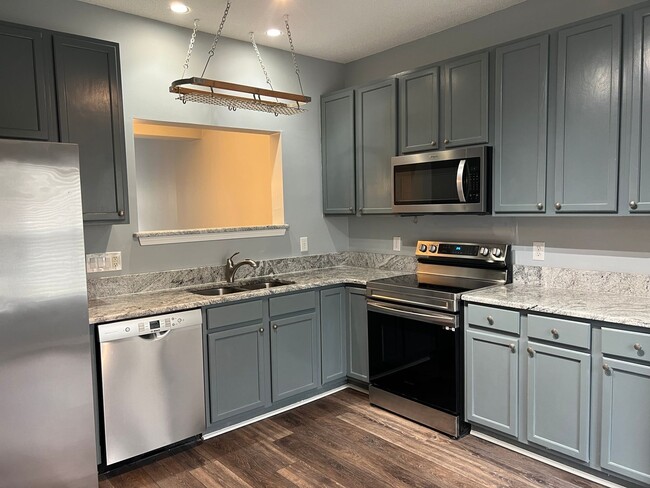Building Photo - Renovated 3 Bed | 2.5 Bath Townhouse in No...