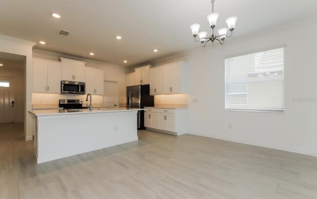 Building Photo - 1250 Spinnaker Dr