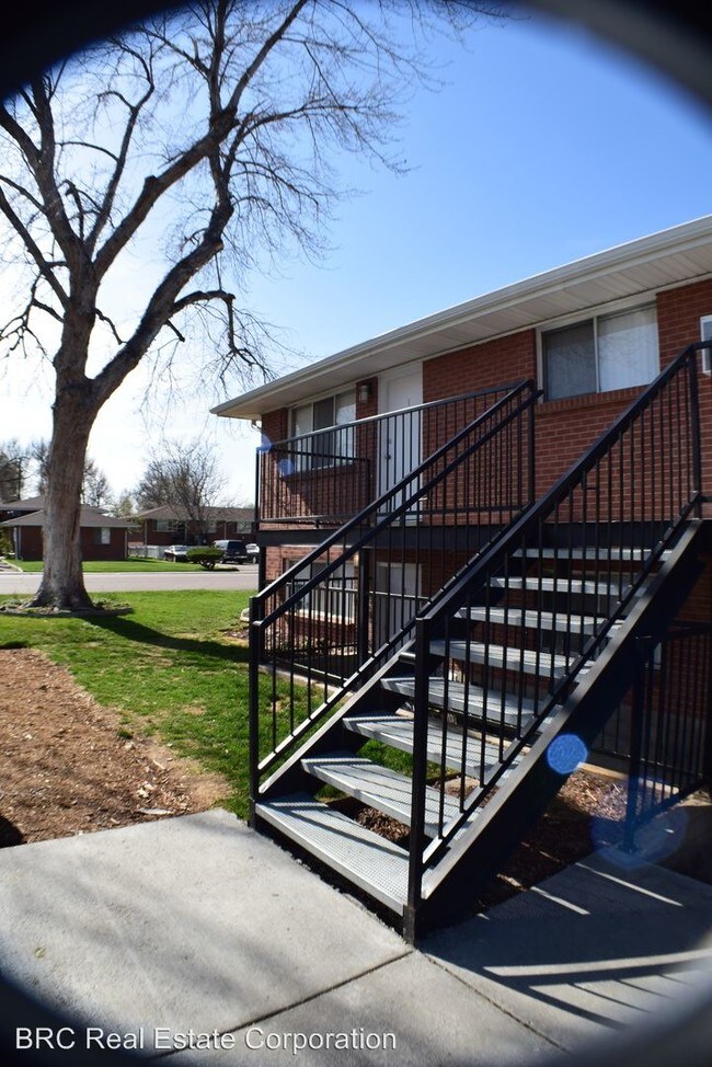 Building Photo - 2 br, 1 bath Apartment - 1950-1960 Upham St.