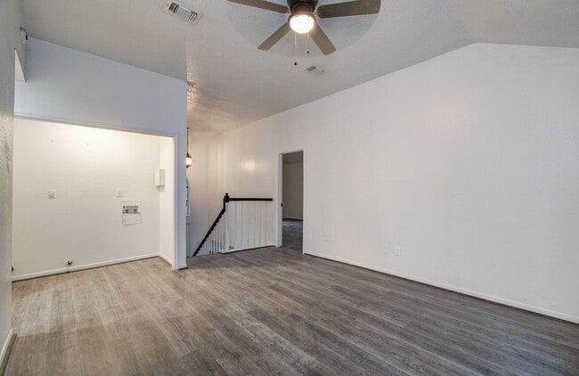 Building Photo - 5006 Village Springs Dr