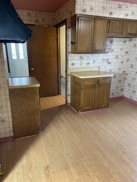 Building Photo - 3929 Clybourne Ave