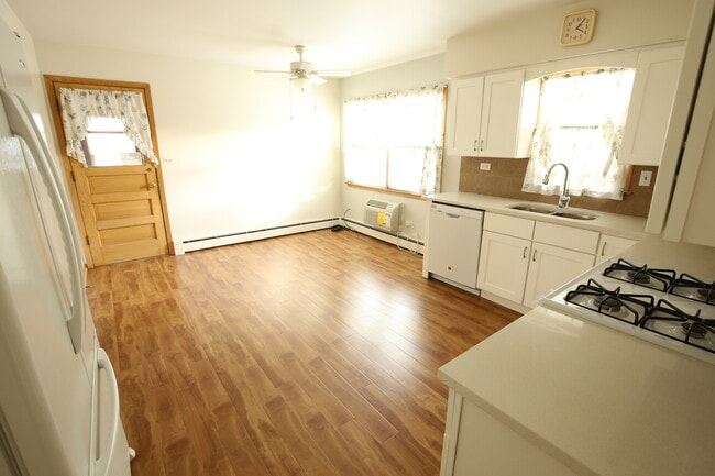 Building Photo - 5501 N Mango Ave