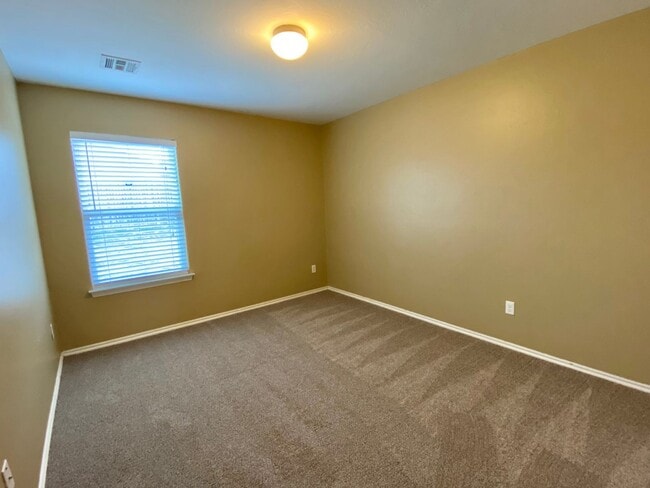 Building Photo - Great 3 Bedroom 2 Bath Home in Piedmont