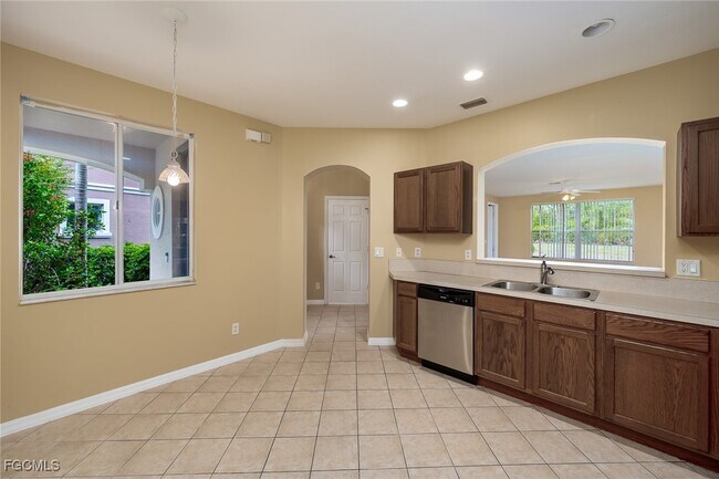 Building Photo - 9745 Roundstone Cir