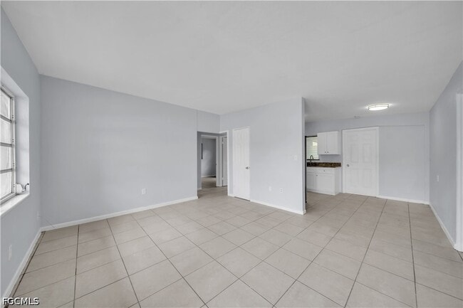 Building Photo - 1527 Gardenia Ave