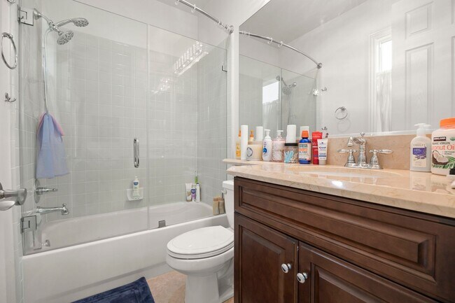 Building Photo - Exquisite Luxury Living in the Moorpark Country Club Estates