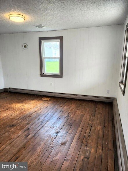 Building Photo - 1286 S Imler Valley Rd