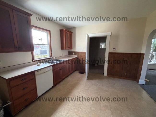 Building Photo - 607 S Stone St