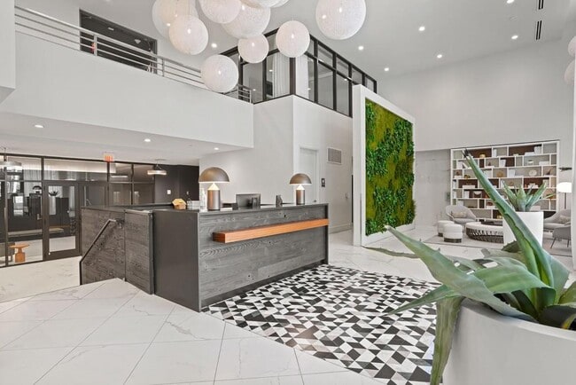 Building Photo - 775 Juniper St NE