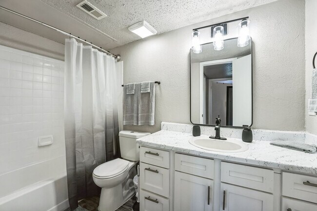 Building Photo - 2553 Thomason Cir