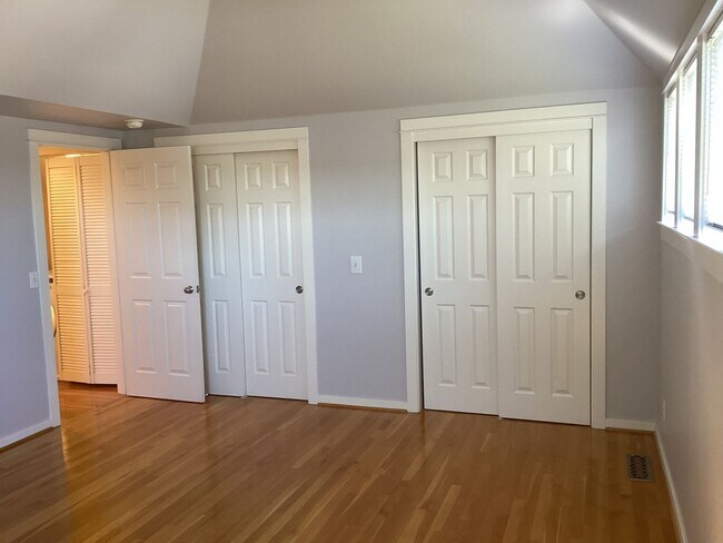 Building Photo - 204 Roosevelt Terrace