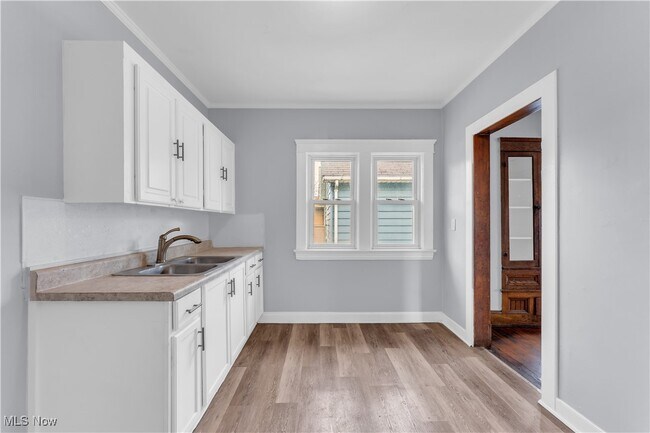 Building Photo - 3111 W 90th St