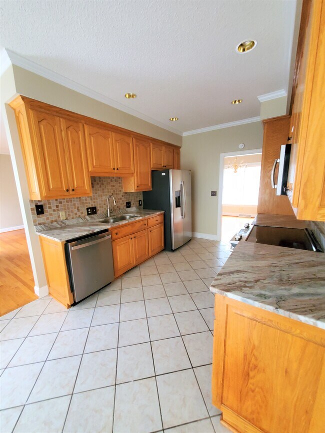 Building Photo - 178 Meadowbrook Cir