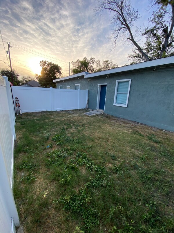 Building Photo - 5415 Buena Vista St